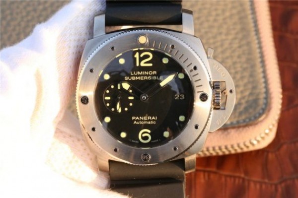 Panerai PAM571 Titanium XF Black Dial Black Rubber Strap P9000