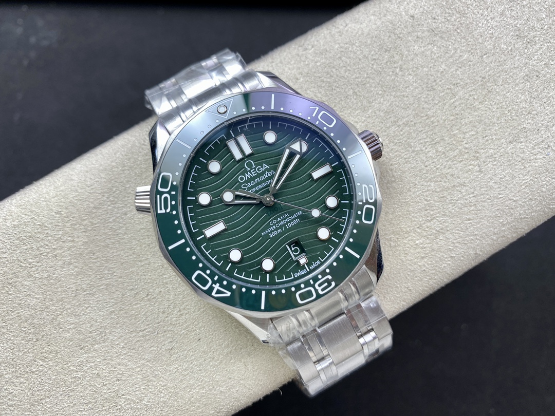 OMEGA Seamaster Diver 300M 42mm Green Dial 